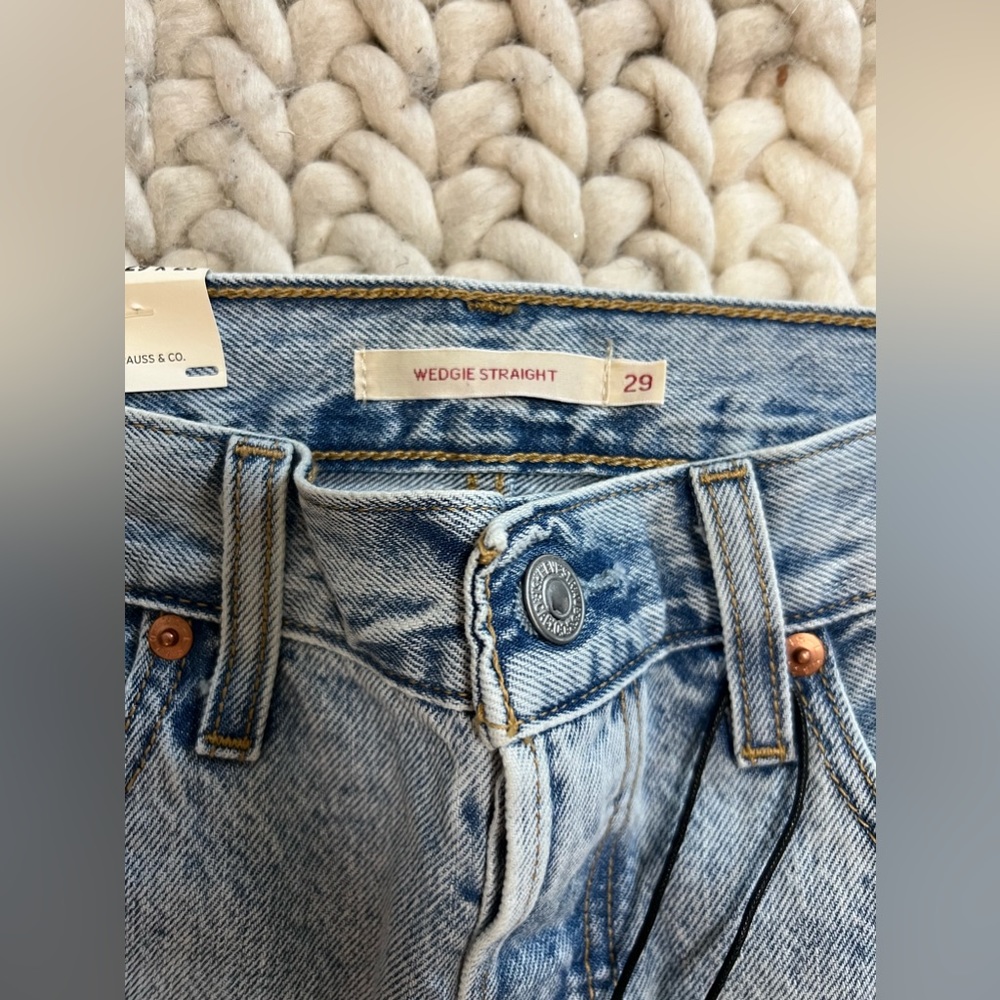 LEVIS 
WEDGIE STRAIGHT FIT WOMEN'S JEANS